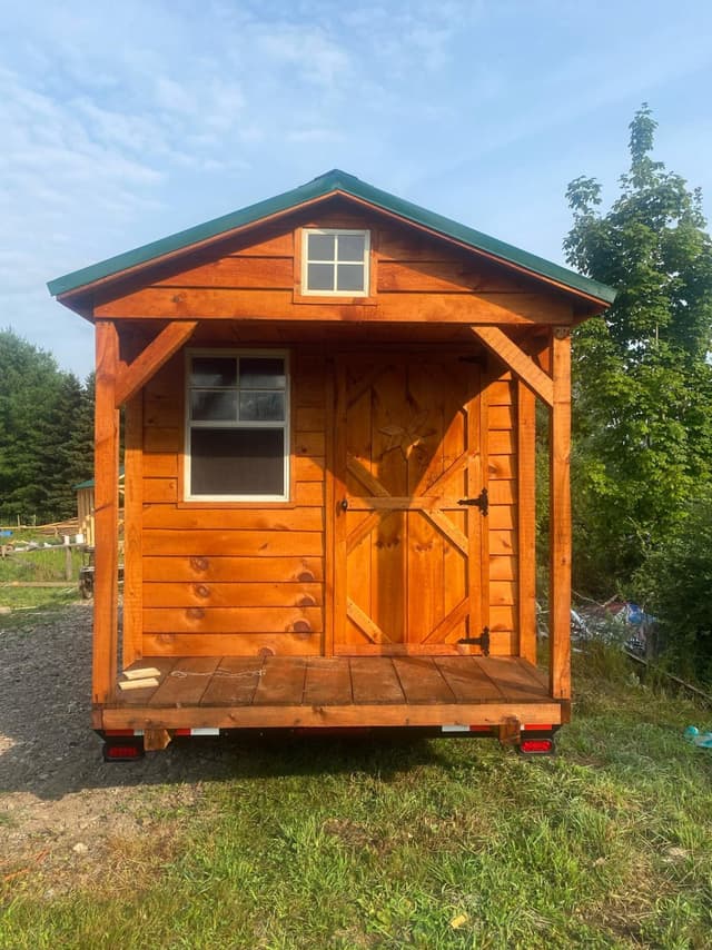  Front picture of a tiny home on a trailer